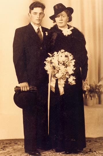 Marie en Jan van Dingenen trouwen - foto 15 mei 41.jpg